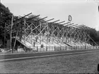 Läktaren på Studenternas Idrottsplats under uppförande, Uppsala juli 1939