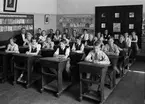 Skolklass, sannolikt i Sverkerskolan, Sysslomansgatan, Uppsala 1939