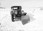 Volvo PV 652 med snöplog vid Institutionen för högspänningsforskning, Husbyborg, Uppsala 1937