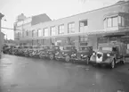 Lastbilar utanför Mjölkcentralen, Storgatan, Uppsala 1937