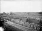 Bymiljö i Hållen, Hållnäs socken, Uppland, sannolikt 1920-tal