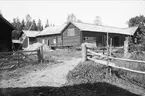 Kringbyggd gård - Andersson, Pålsbo, sannolikt Bälinge socken, Uppland 1920-tal