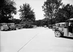 Bussparkering, sannolikt i närheten av Uppsala busstation, Järnvägsområdet, Uppsala 1937