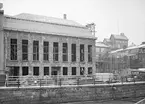 Uppsala stadsbibliotek och Centralbadets simhall under uppförande, Östra Ågatan, Uppsala december 1940