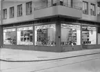 Monark Velocipeder i hörnet Linnégatan - Svartbäcksgatan, Uppsala 1940