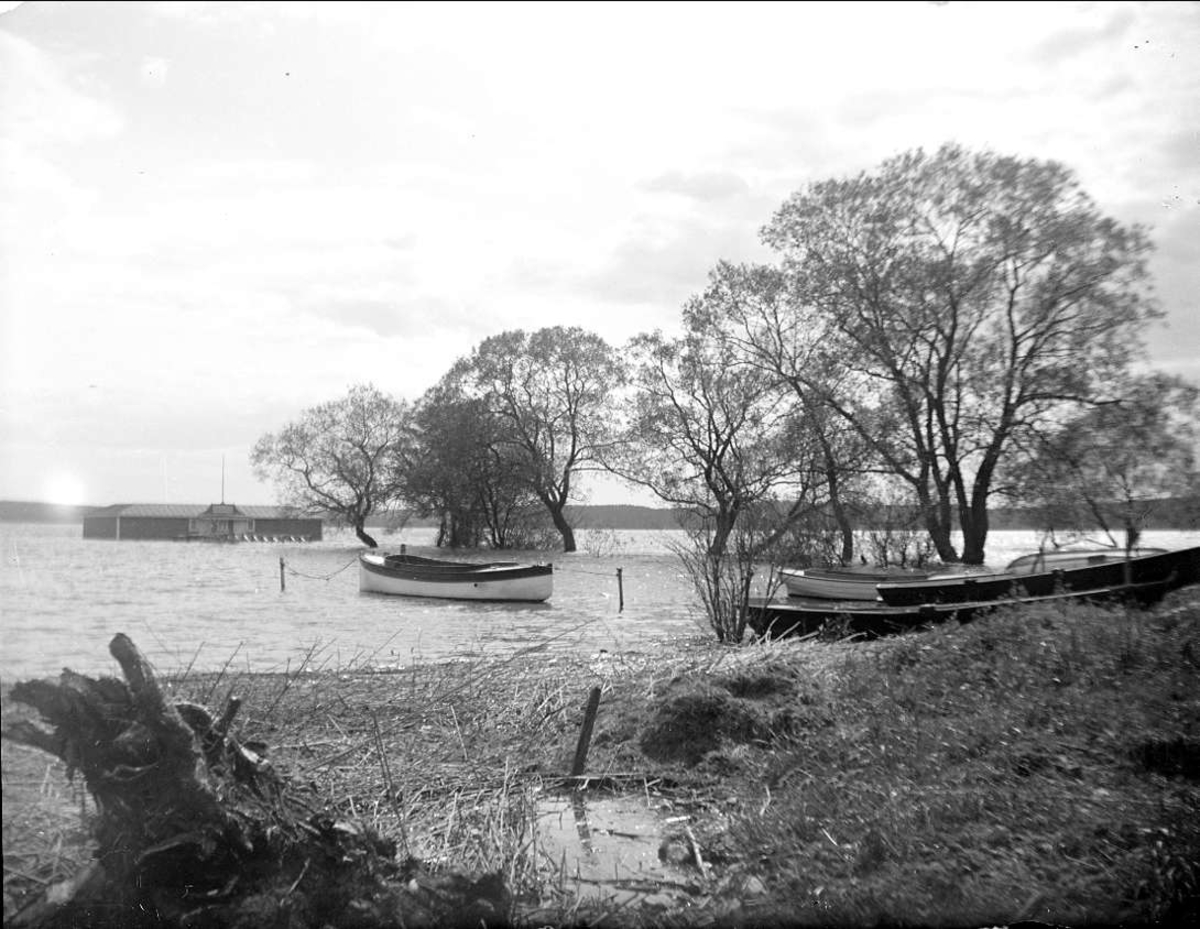 Båtar vid stranden i Sigtuna, Uppland i augusti 1924