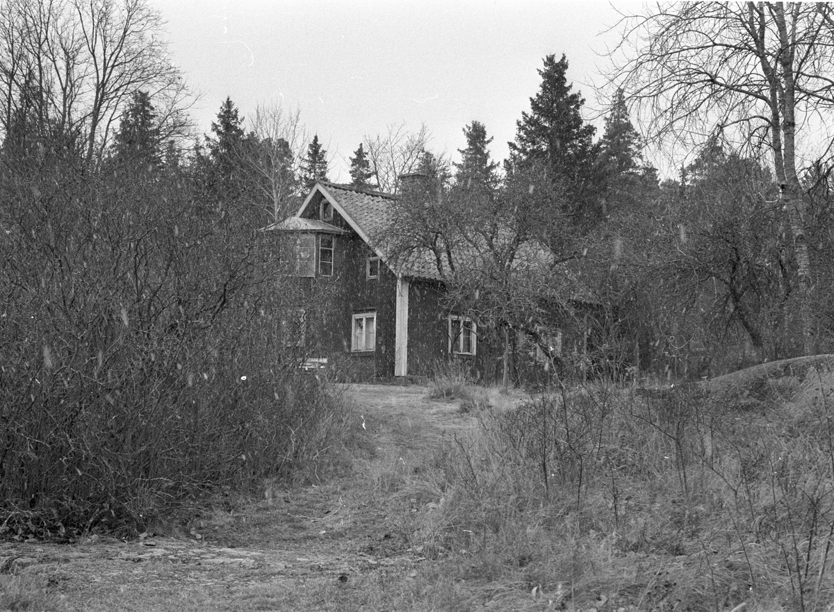 Bostadshus, Knivsbrunna, Danmarks socken, Uppland.