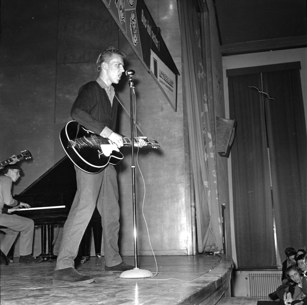 Rockidolen "Rock-Ragge" på Försvarsläroverket, Uppsala 1958