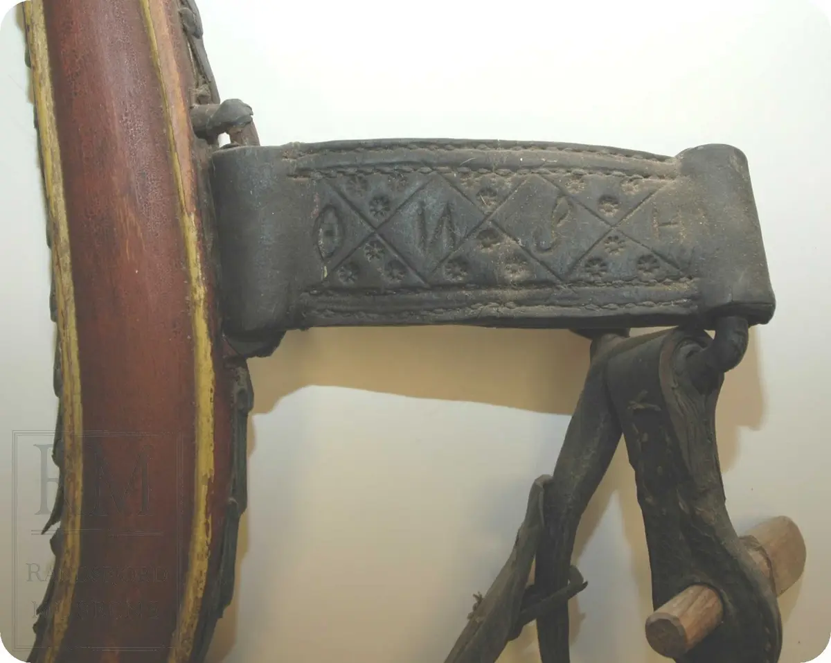 To deler: Høvre med halereim og bogtre med selepinner