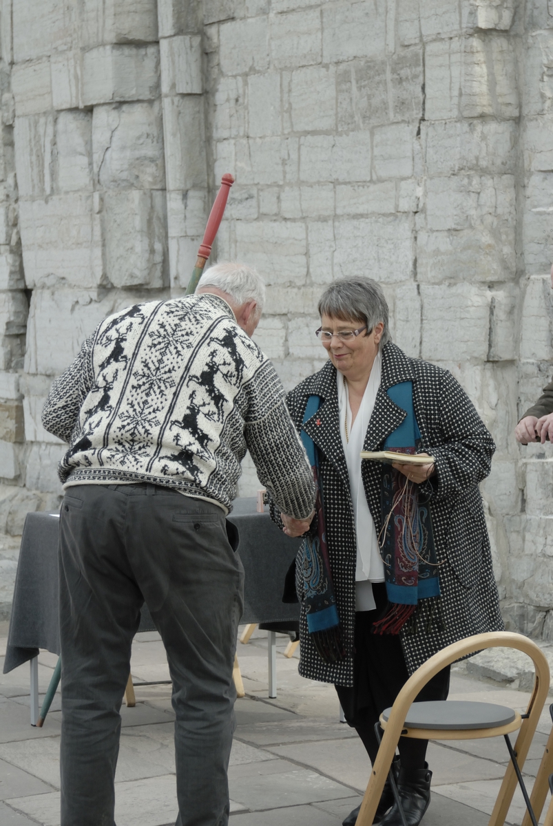 Europeisk pilegrimsstafett til Santiago de Compostela 2010 - veksling på Domkirkeodden 12. mars