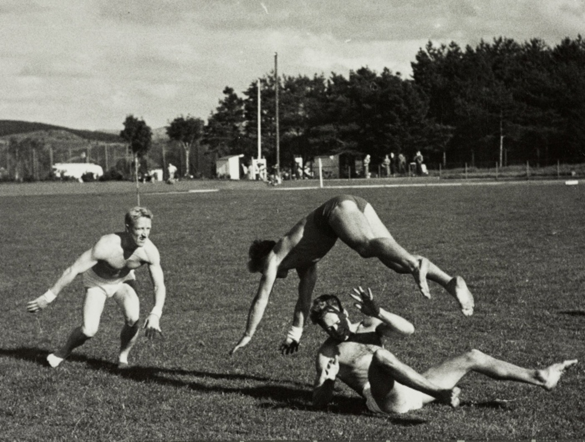 Turnoppvisning under et stevne av Ø-sport i Sandnes stadion, f.v. Alf Olsen, Arnfinn Faltinsen og Ernst Madland