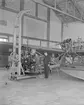 Motormontering på flygplan S 9, inne i hangar på F 2 Roslagens flygflottilj, 1938