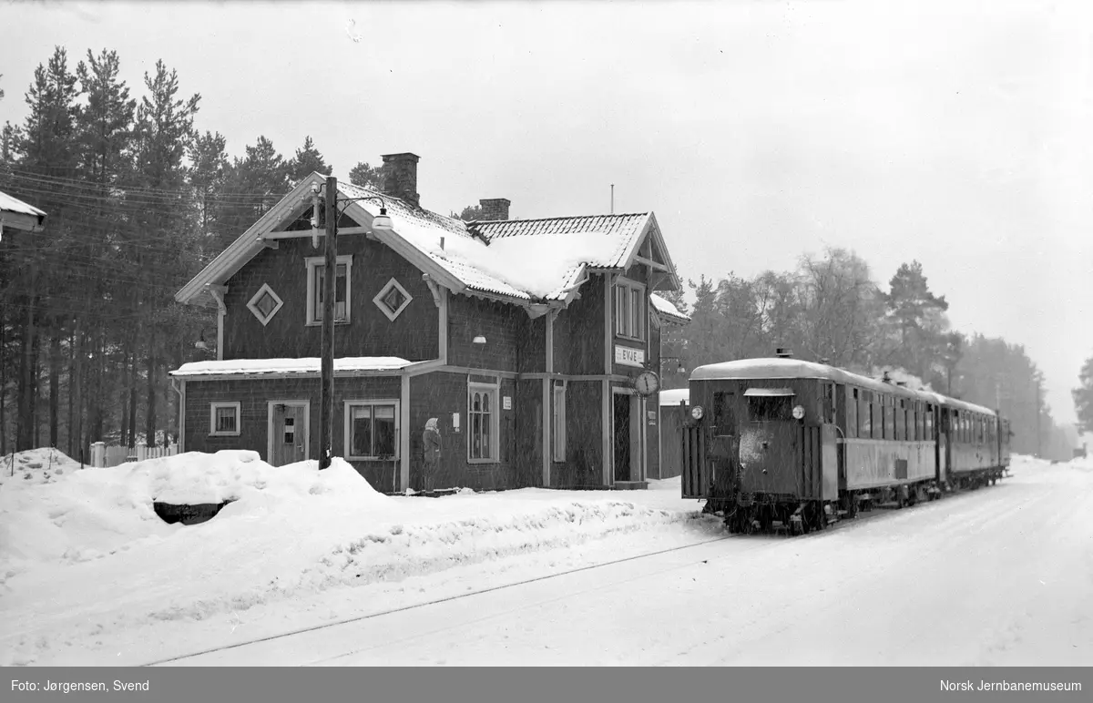 Motorvogntog på Evje stasjon