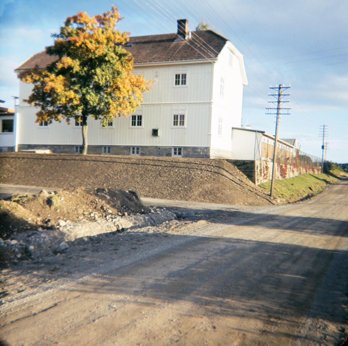 Mørkved skole, Brumunddal. Skolebygget fra 1927. 