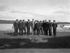 Gruppfoto av svenska officerare och Charles Lindbergh vid dennes besök på F 2 Roslagens flygflottilj, 1933.