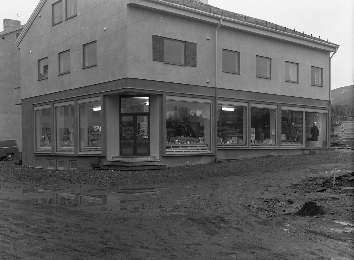 Harald M. Jacobsens forretning på Sortland 31. oktober 1955