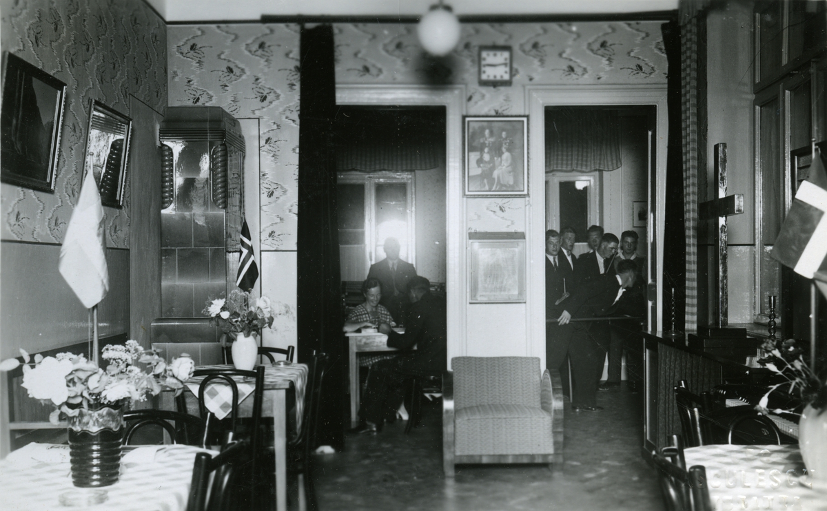 Sjømannskirken i Constantza. - Billiardrommet til høyre, Skriverommet til venstre.