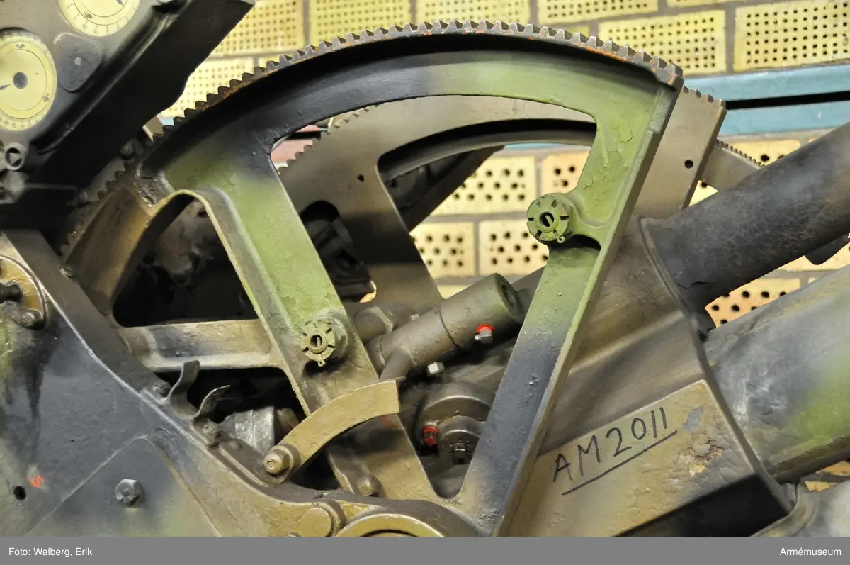 7,5 cm luftvärnskanon m/1930, system Bofors.
Sikte m/1930, följevisarsystem. 

Består av: 
1 st luftvärnskanon, 
1 st kammarfodral, 
1 st pjäskapell, bakre del, 
1 st pjäskapell, främre del, 
1 st siktfodral.