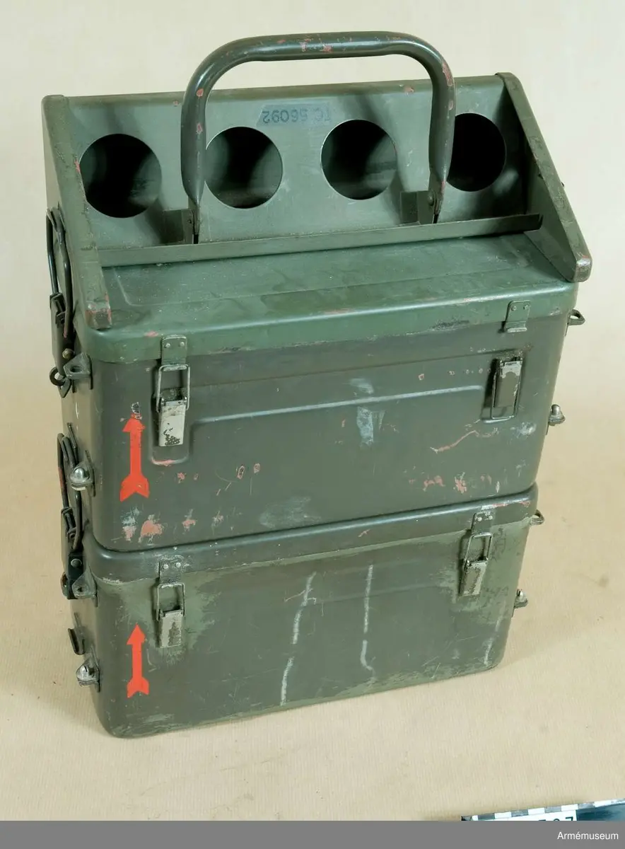 Strömförsörjningsutrustning 3/S m stödplåt och bärhandtag.(Ackumulatorn) t pansarvärnsrobot SS 11. (M 8730-396310).