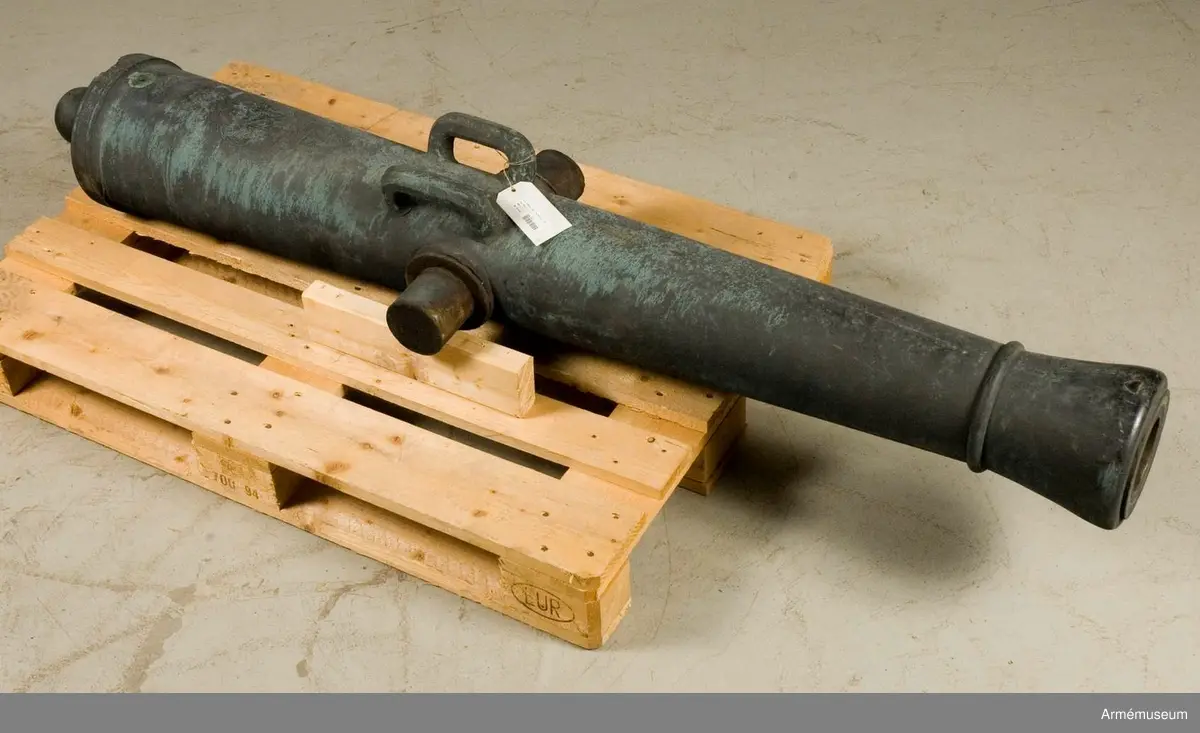 Grupp A:I.

Namn: "Grave" (allvarsam).

Kaliber 9,8 cm. Loppets rel. längd 16 kal. Vikt 400 kg.