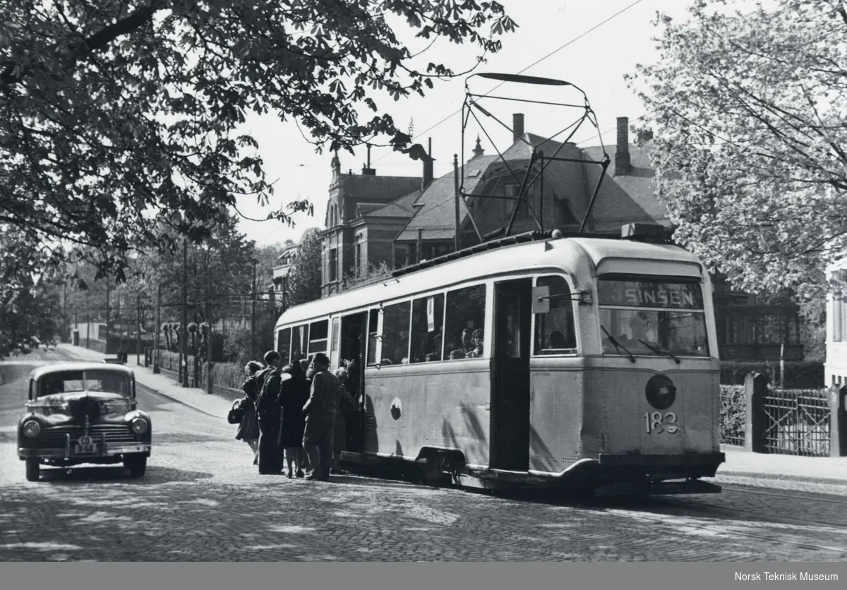 Vogn 183 levert fra Skabo/ AEG i 1939, fotografert på Skillebekk holdeplass.