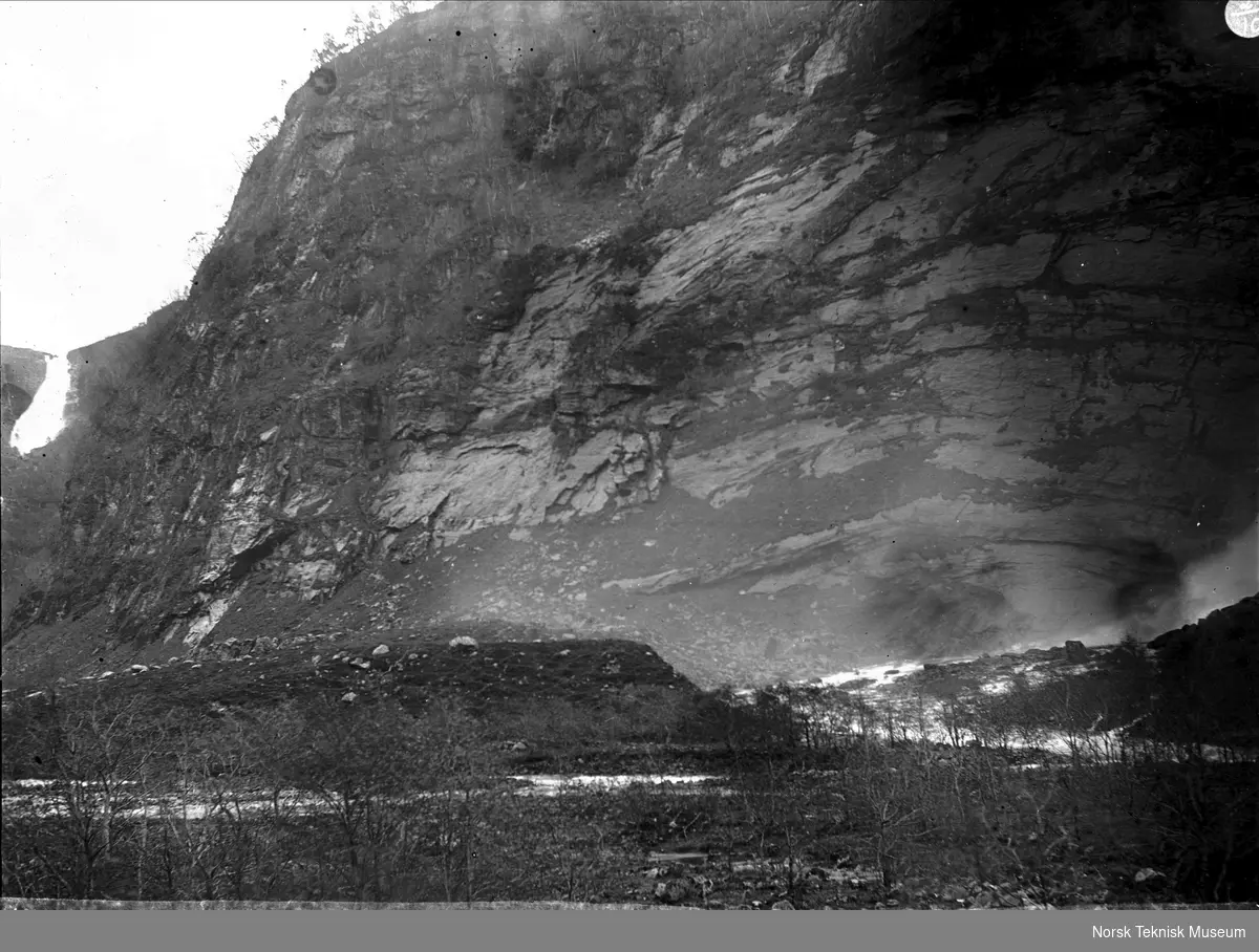 Hommelfoss og Brydalsfossen, Matre, oktober 1906