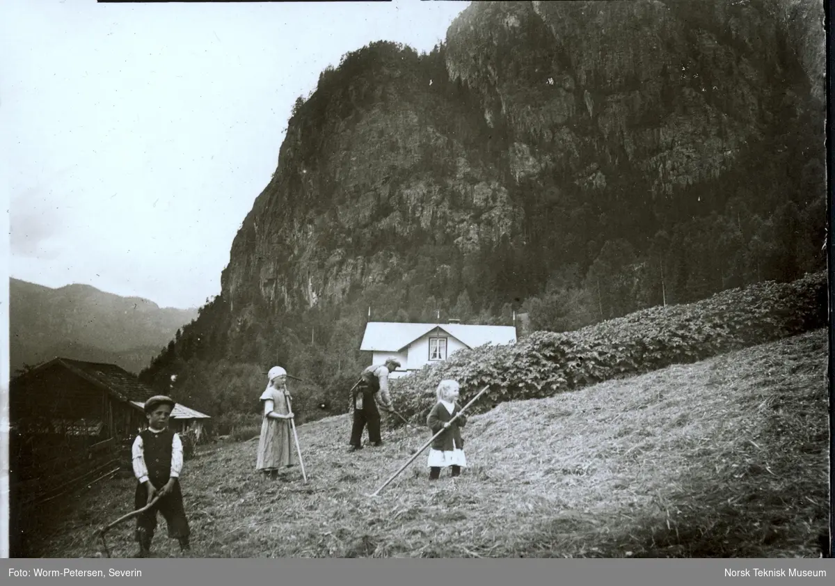 Nutheim Brudalsbrækka over Flatdal, fra Telemarksserien 1922.