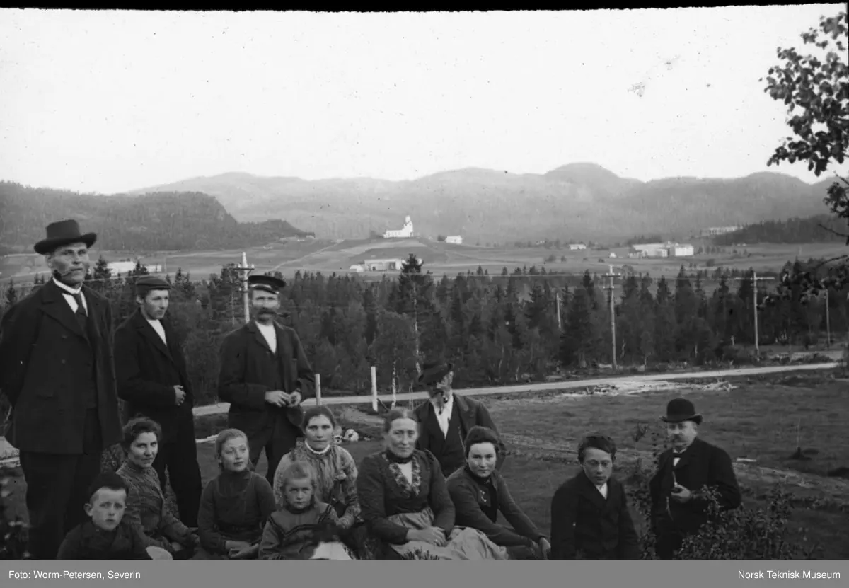 Menneskegruppe fotografert utendørs