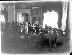 Kvinnesaksmøtet, høyre del hos Blehr, antagelig i Oscarsgate