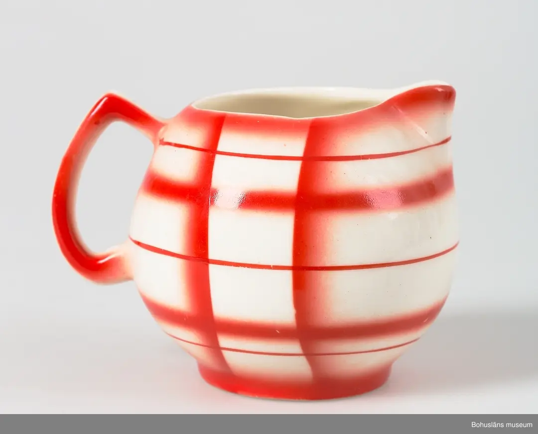 Gräddkanna tillverkad i Tjeckoslovakien (Tjeckien).