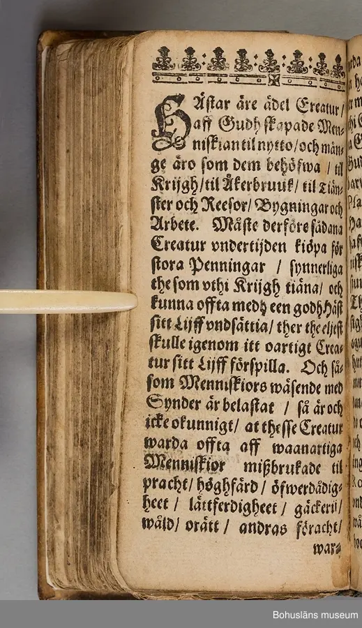Originalupplaga tryckt i Stockholm 1647 hos Heinrich Keyser.
12:o., duodecimoformat,  (8), 258, (8) sidor. Nött helskinnsband. Oläslig namnteckning på pärmsidans insida tillsammans med täta anteckningar och årtalen 1659. Inlagan hårt skuren. Originalupplagans utvikbara plascher saknas.

Sammanbunden med Mårten Behms ( även Martin Böhme) (1559-1636) bok "Een ny och ganska nyttigh Läkiarebook om Häste Läkedomar" som är den andra på svenska tryckta boken om hästvård- och skötsel, utgiven 1648 i Stockholm hos samma tryckare. Behms bok ligger först i inbindningen.