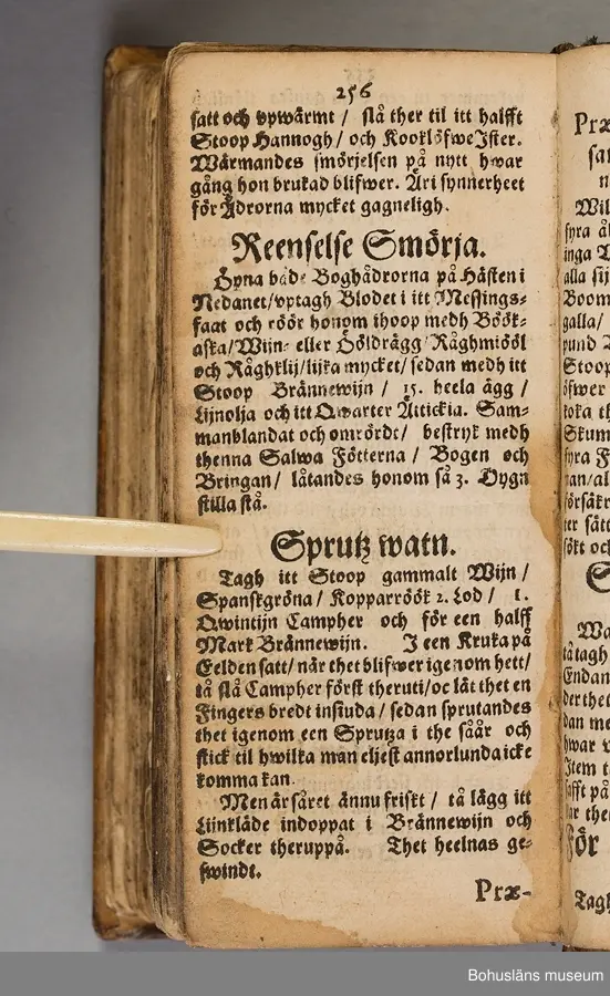 Originalupplaga tryckt i Stockholm 1647 hos Heinrich Keyser.
12:o., duodecimoformat,  (8), 258, (8) sidor. Nött helskinnsband. Oläslig namnteckning på pärmsidans insida tillsammans med täta anteckningar och årtalen 1659. Inlagan hårt skuren. Originalupplagans utvikbara plascher saknas.

Sammanbunden med Mårten Behms ( även Martin Böhme) (1559-1636) bok "Een ny och ganska nyttigh Läkiarebook om Häste Läkedomar" som är den andra på svenska tryckta boken om hästvård- och skötsel, utgiven 1648 i Stockholm hos samma tryckare. Behms bok ligger först i inbindningen.