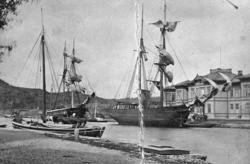 Handskrivet med bläck på bildens baksida: "Uddevalla hamn no