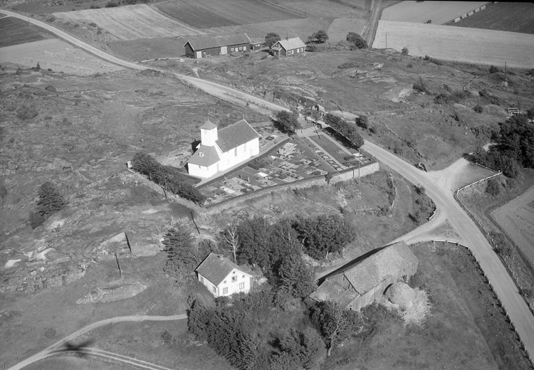 Enligt AB Flygtrafik Bengtsfors: "Bottna kyrka Bohuslän".









