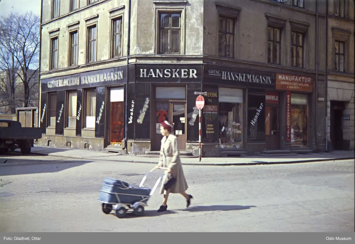 bygård, hjørnegård, Grünerløkkens hanskemagasin, kvinne, barnevogn