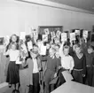 Skolklass från Bokenäset vid prisutdelning på Uddevalla Museum 1958