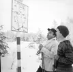 Skidåkare vid Hällerstugan på Herrestadsfjället i januari 1959