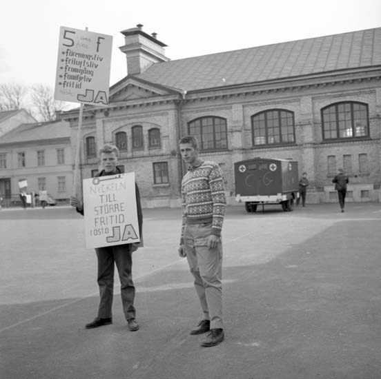 Enligt notering: Ja Demonstration Läroverket 23/4 -59".