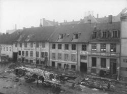 bygårder, hoteller, avholdskafé, trikkeskinner, brosteinlegg