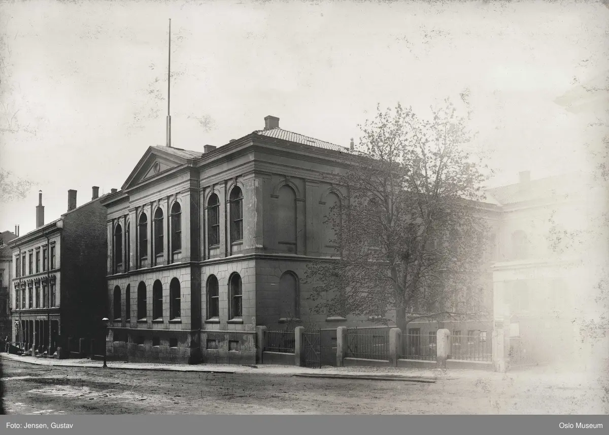 Hammersborg skole, bygård