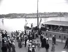 Från de Svenska, Danska och Norska Allmogedansarnas besök i Marstrand, 
måndagen den 6 augusti 1923. 
5 st. Kopierade.