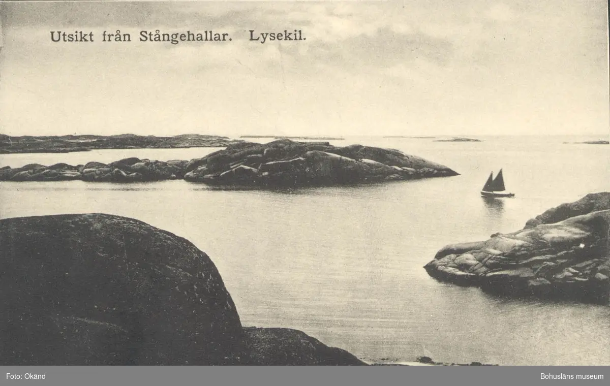 Tryckt text på kortet: "Utsikt från Stångehallar. Lysekil."