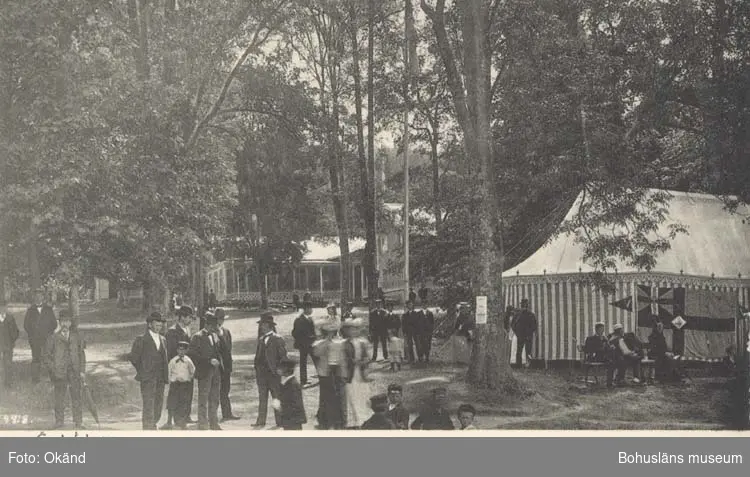 Tryckt text på kortet: "Gustafsberg."
"Förlag: Bröderna Brattberg, Uddevalla."