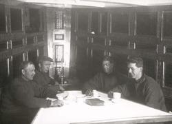 Noterat på kortet: "Knippla." 
"Fiskebåten "Gunfi" av Knippl