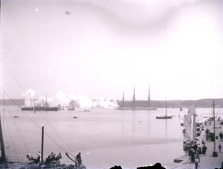 Enligt text som medföljde fotografiet: "Hamnen."