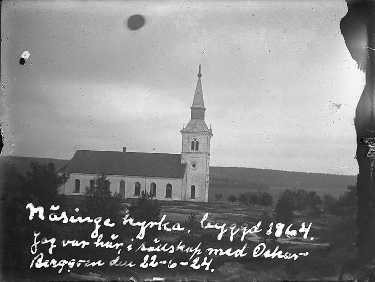 Enligt text på fotot: "Näsinge kyrka, byggd 1864. Jag var här i sällskap med Oskar Berggren den 22-6-24".