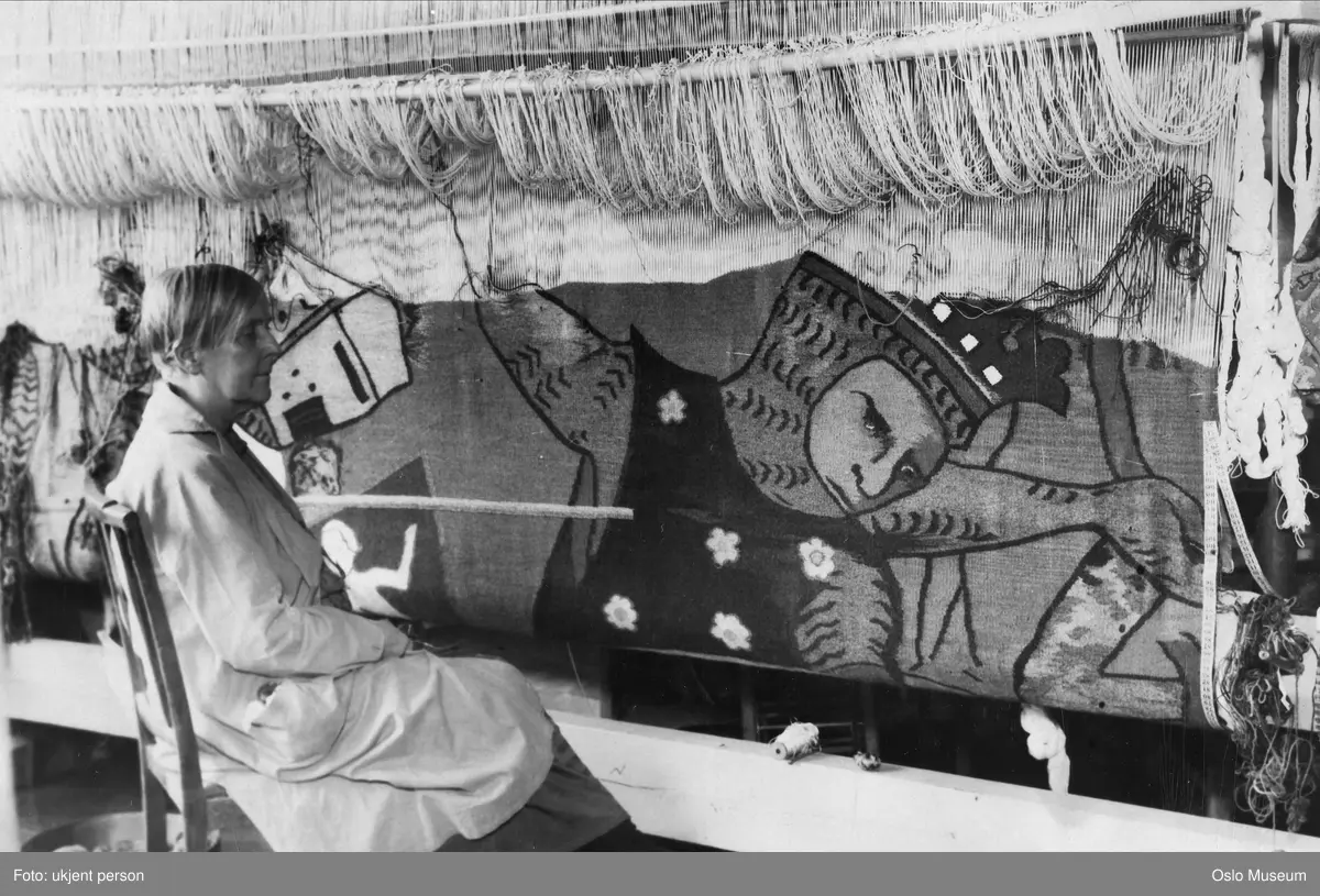 portrett, kvinne, billedveverske, sittende knefigur ved vevstol, veggteppe, Harald Hardråde-teppet