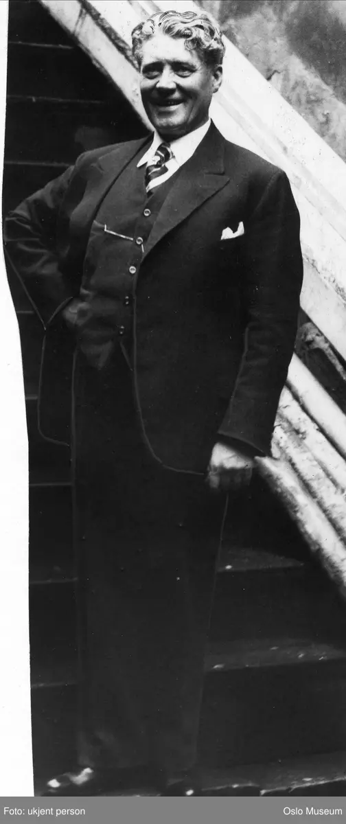 portrett, mann, skuespiller, teatersjef, stående helfigur