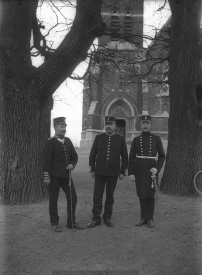 Enligt fotografens noteringar: "Leo Sahlberg till vänster taget år 1910 vid 33 års ålder."