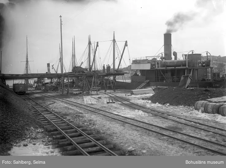 Livlig trafik vid Munkedals hamn